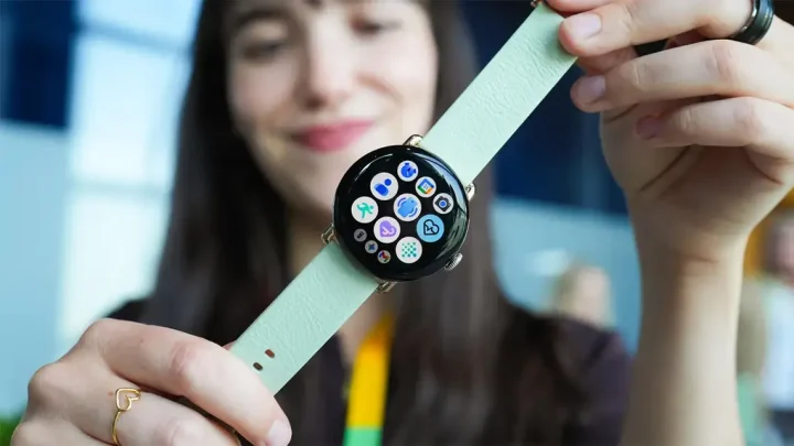 Google Pixel Watch 4 lyfter nivån – större skärm, längre batteritid och snabbare laddning