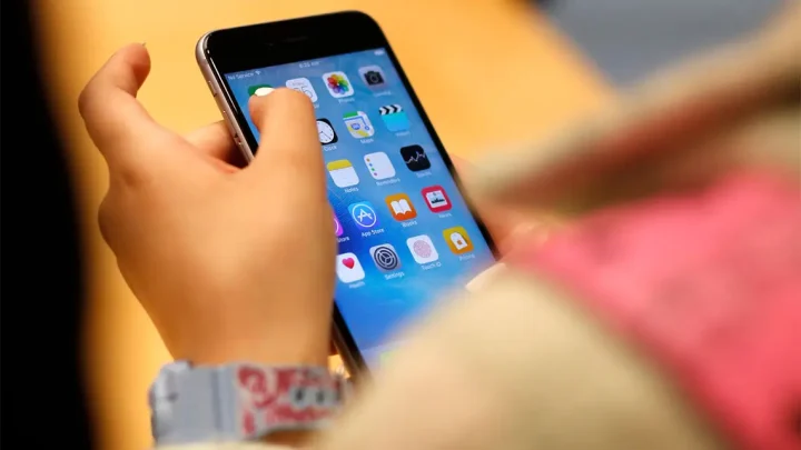 Nytt mobilförbud i sydkoreanska klassrum väcker debatt