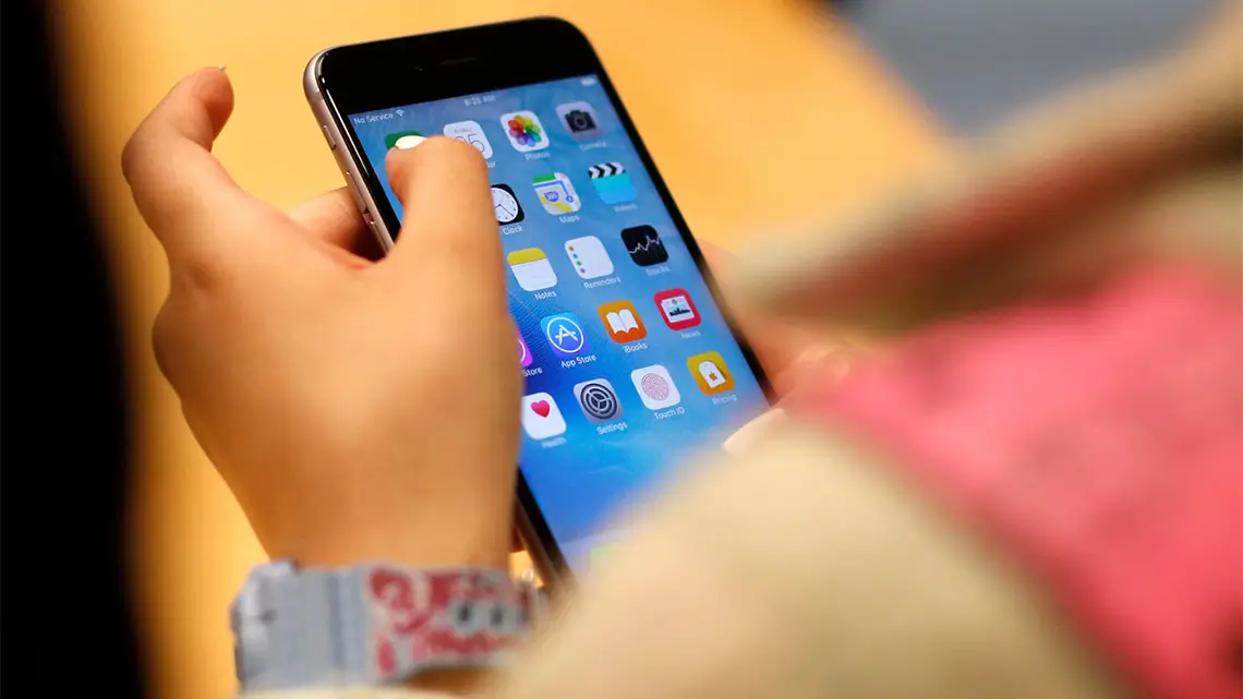 Nytt mobilförbud i sydkoreanska klassrum väcker debatt