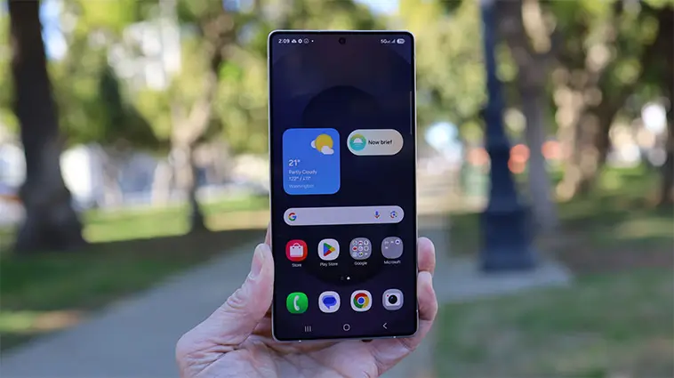 Galaxy S26 Ultra ryktas få ny skärm som stoppar tjuvtittande