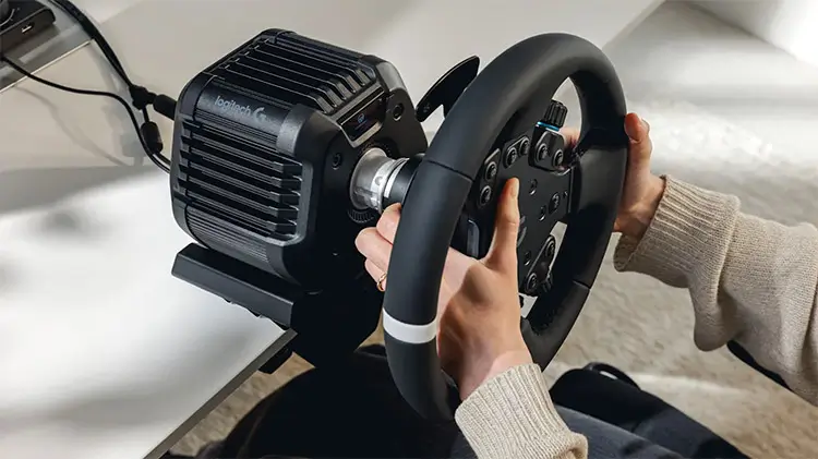 Upplev äkta racingkänsla med Logitech G RS50 och RS Pedals