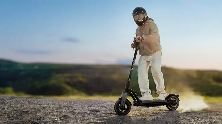 NAVEE imponerar på IFA 2025 – nya elsparkcyklar för stad och terräng