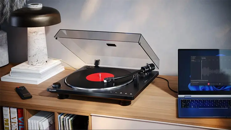 Sharp lanserar vinylspelare med fjärrkontroll, Bluetooth och USB – retro möter bekvämlighet
