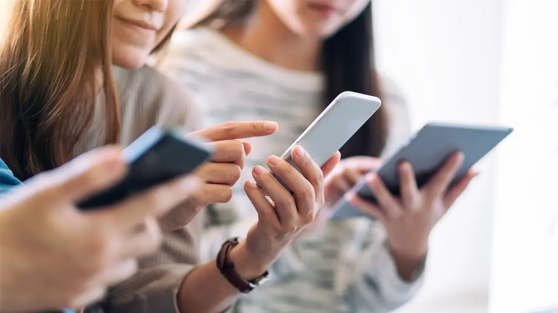 Sverige överväger lagstadgad 16-årsgräns för sociala medier – föräldrars inflytande kan begränsas