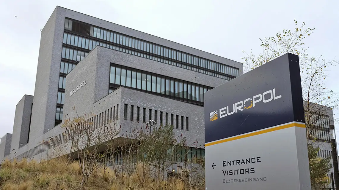 Tonåringar greps för misstänkt spioneri mot Europol